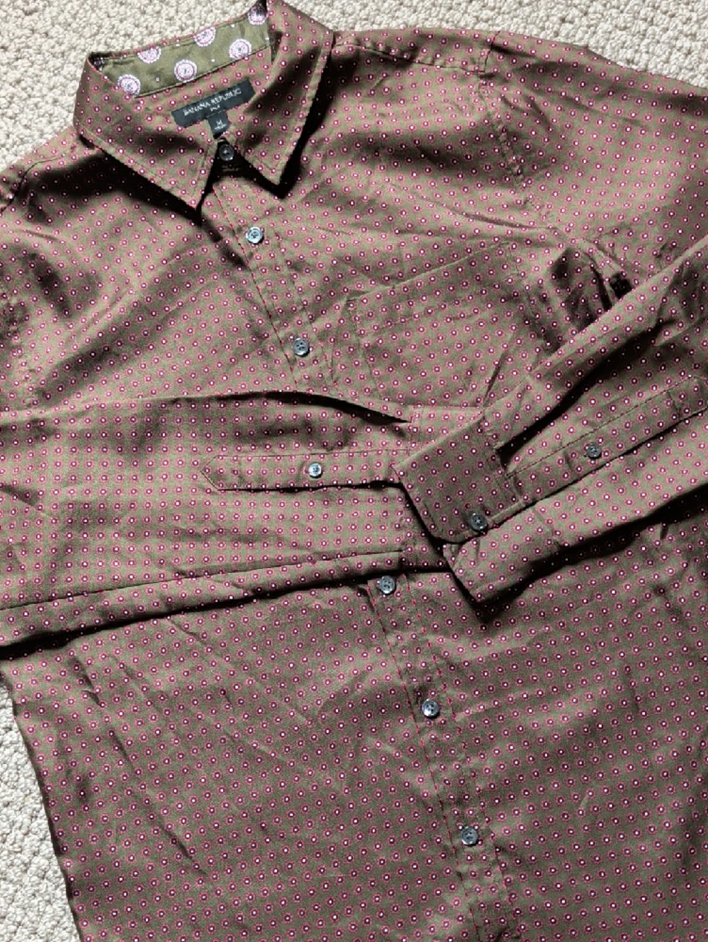 Banana Republic Olive Green Button-Down Shirt with Pink Dot Medallion Print M - Picture 11 of 14